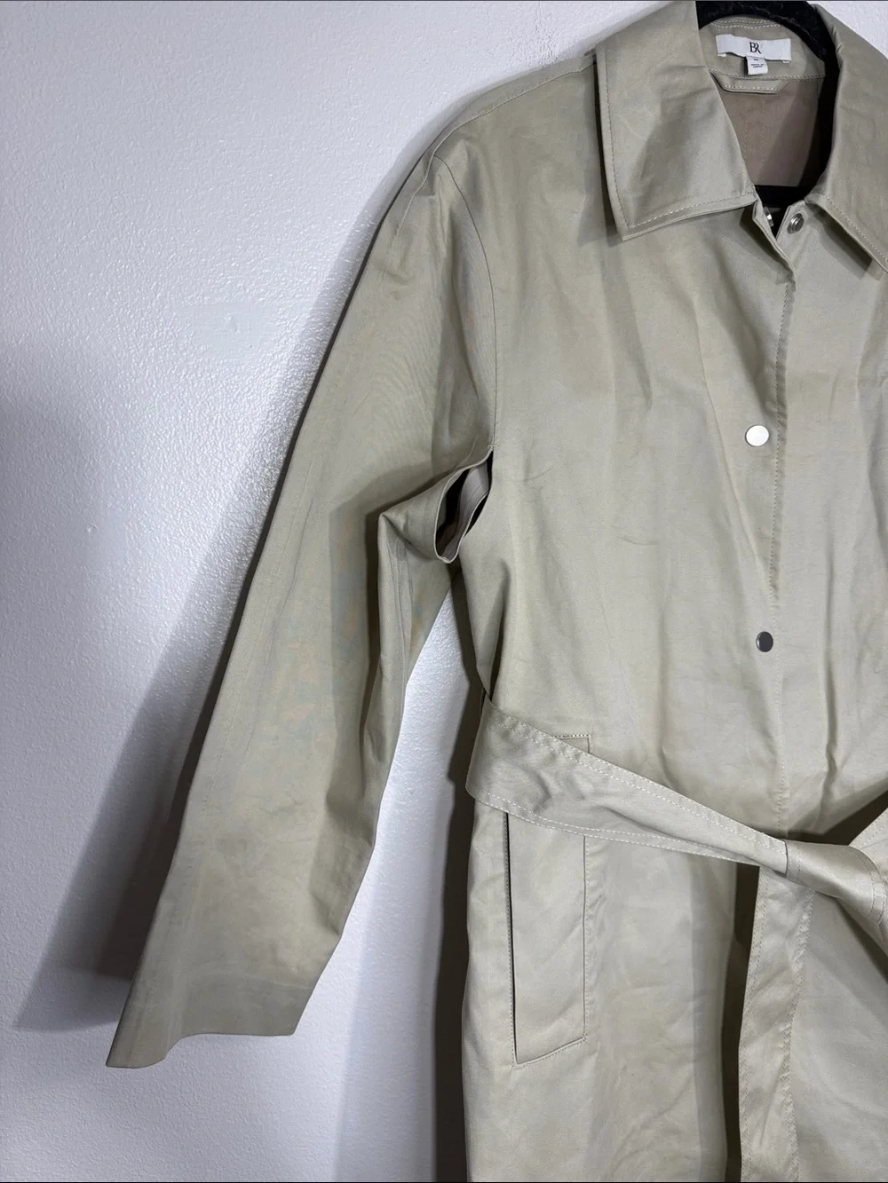 Banana Republic beige belted commuter trench